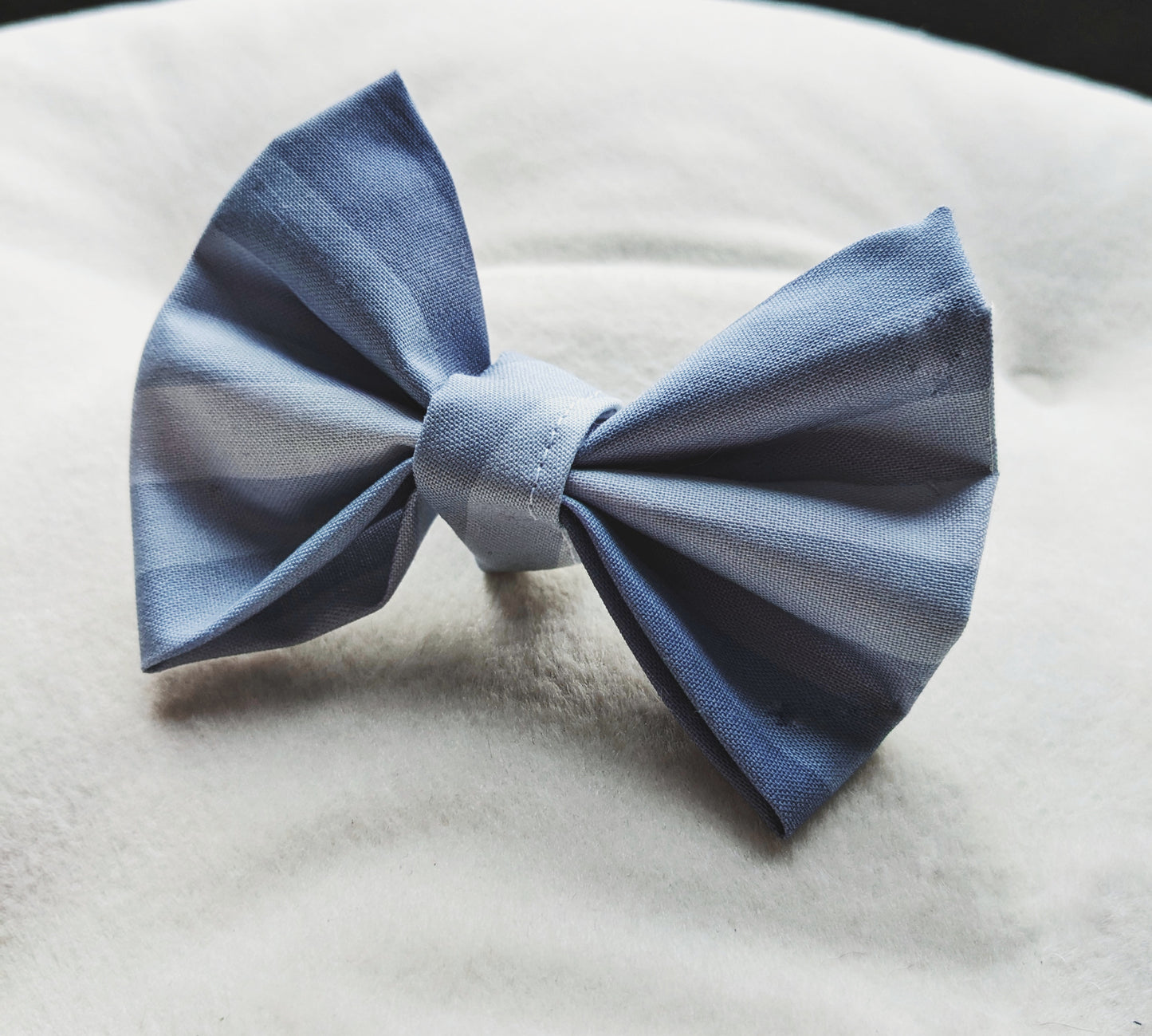 Grayscale Bow